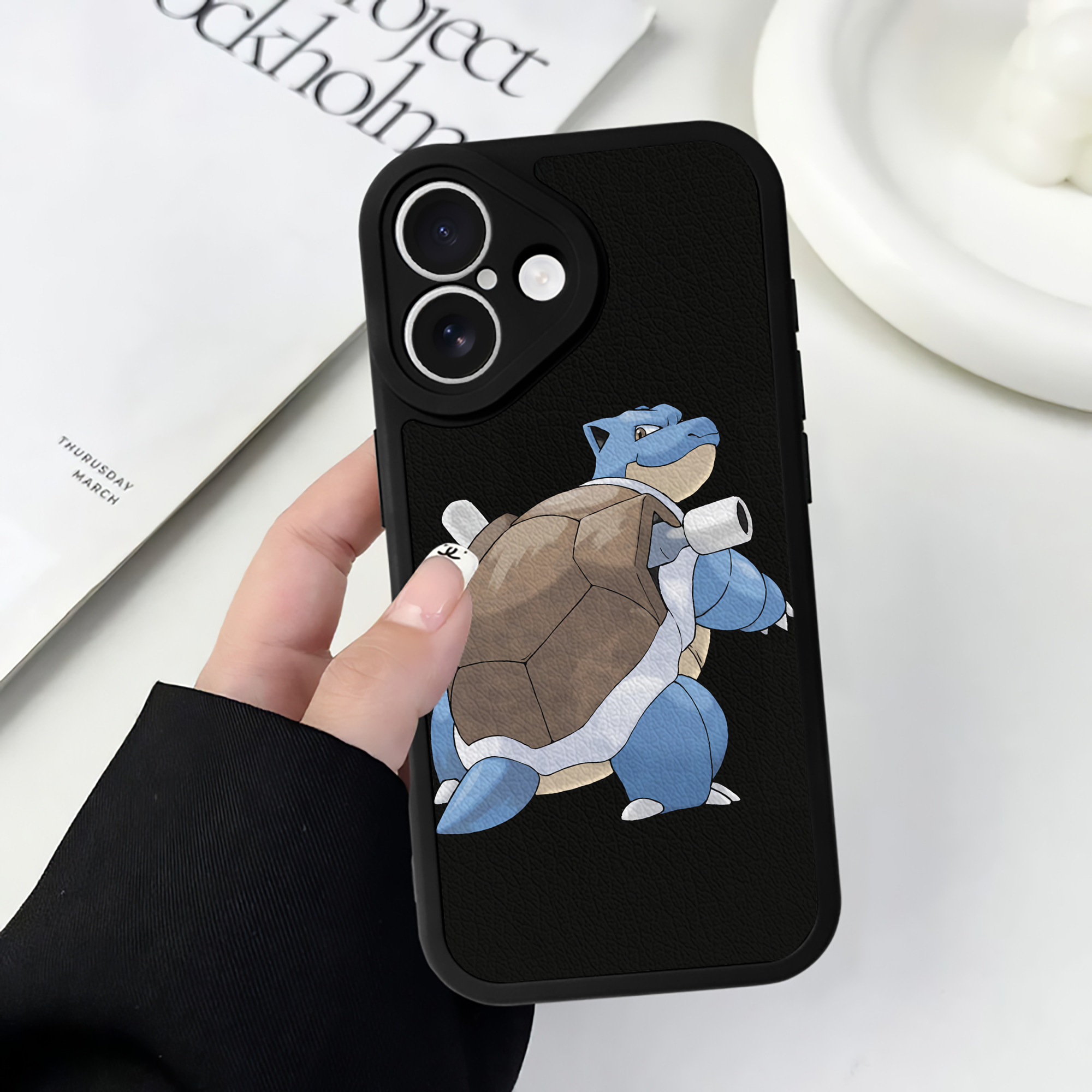 （画像用） ポケットモンスター Pokémon 【iPhone 16シリーズ対応】シリコンスマホケース（レザー調） 材質：シリコン